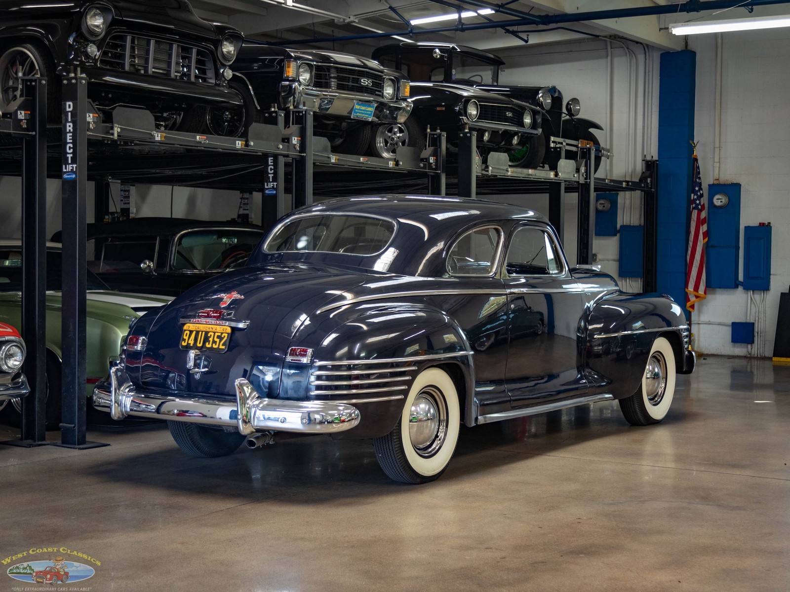 Chrysler-New-Yorker-2-Door-Club-Coupe-1942-2-Door-Coupe-24