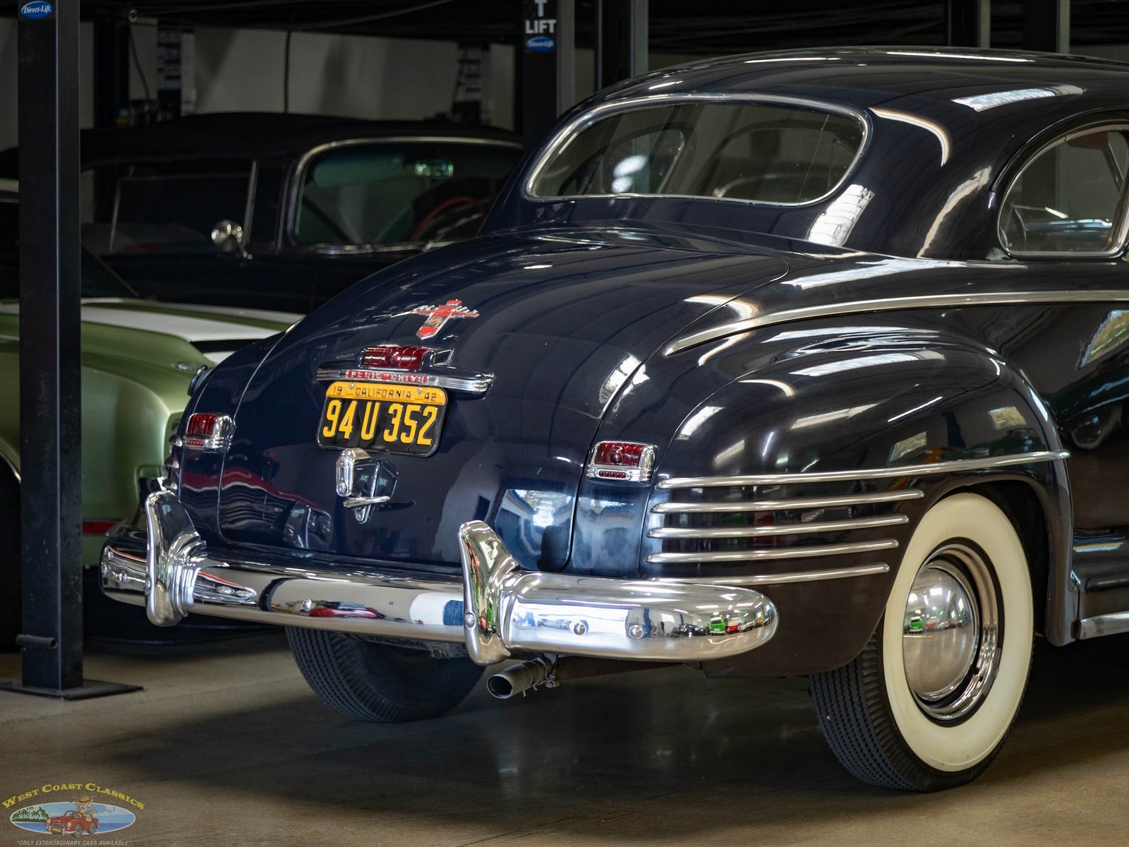 Chrysler-New-Yorker-2-Door-Club-Coupe-1942-2-Door-Coupe-25