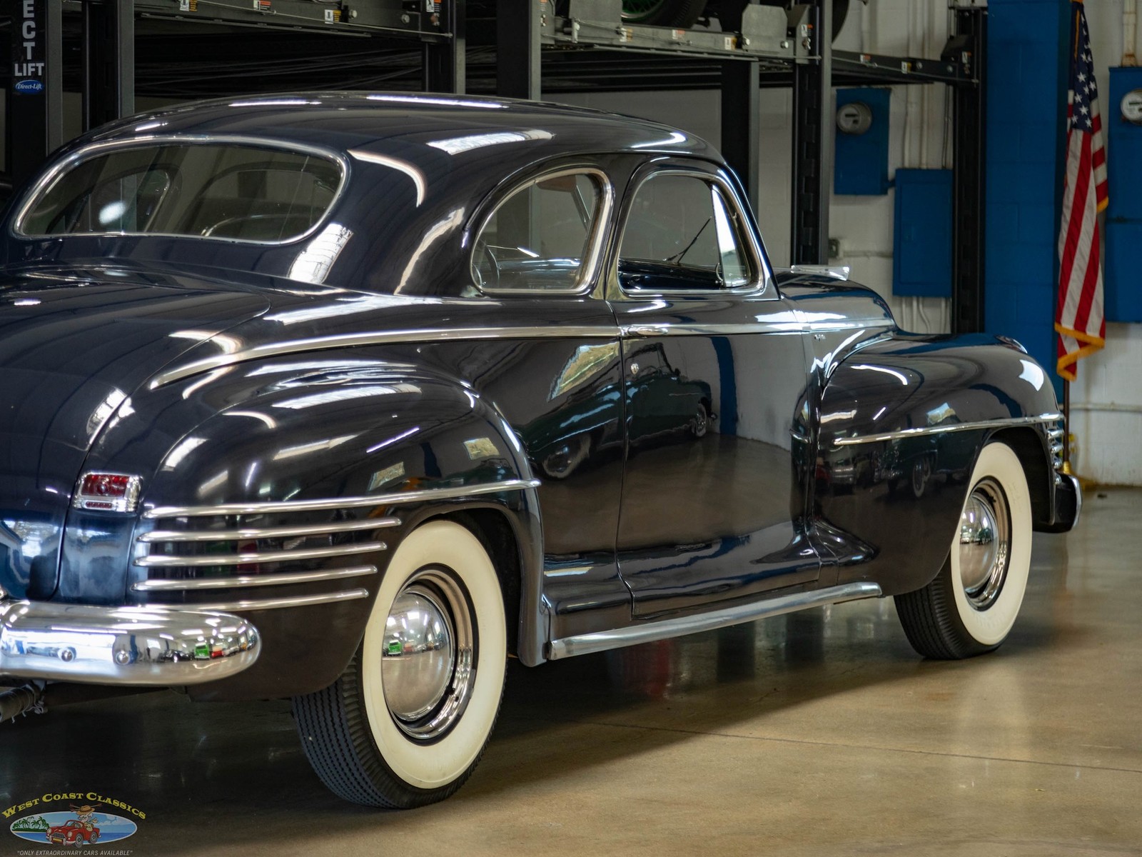 Chrysler-New-Yorker-2-Door-Club-Coupe-1942-2-Door-Coupe-26