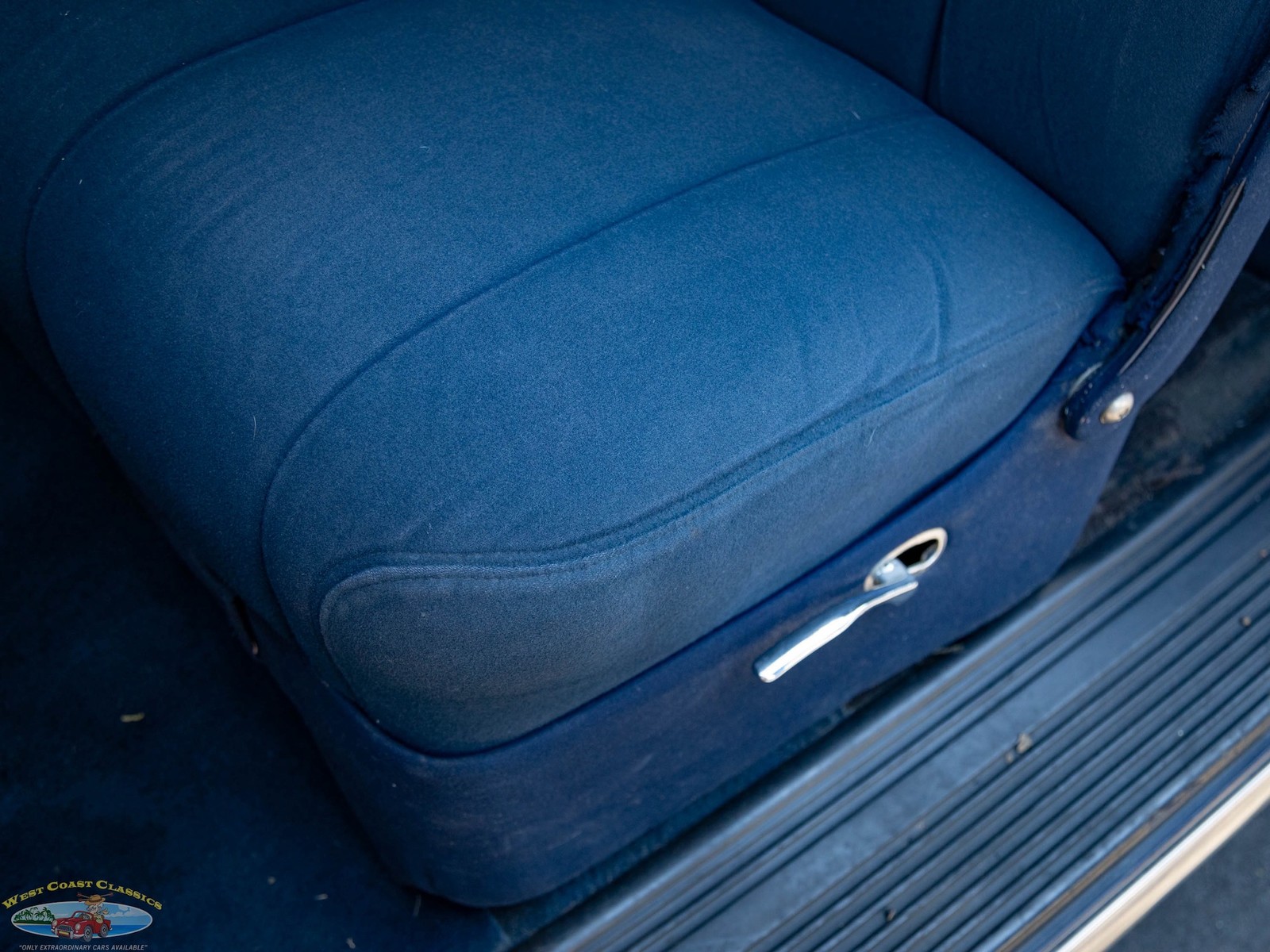 Chrysler-New-Yorker-2-Door-Club-Coupe-1942-2-Door-Coupe-28