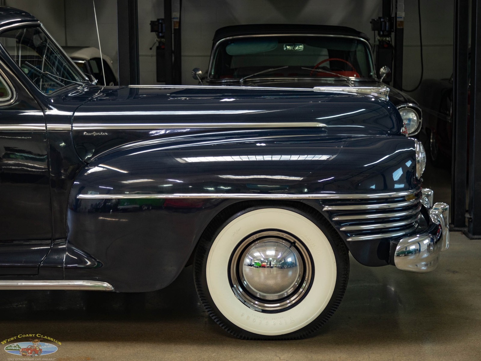 Chrysler-New-Yorker-2-Door-Club-Coupe-1942-2-Door-Coupe-3