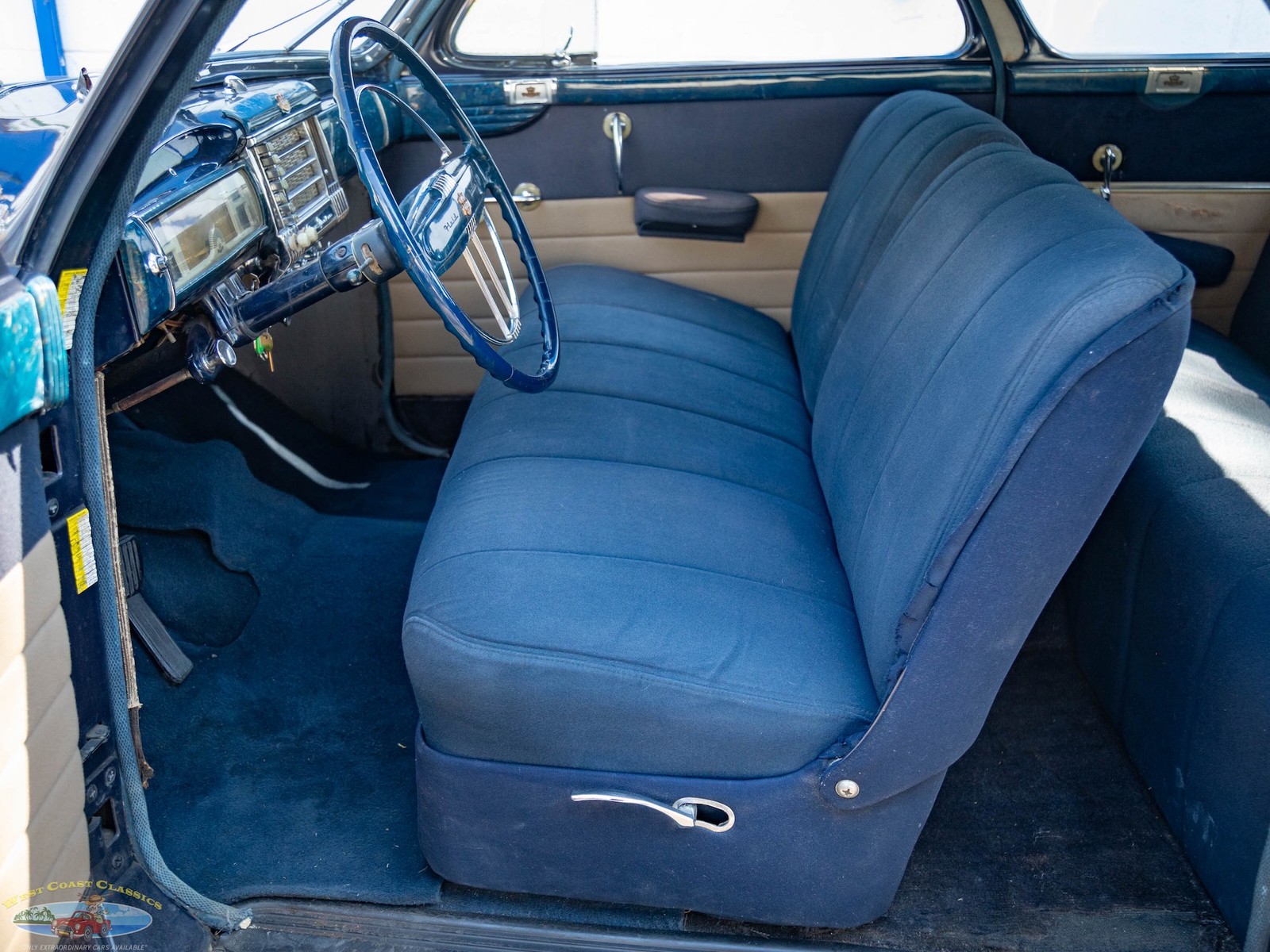 Chrysler-New-Yorker-2-Door-Club-Coupe-1942-2-Door-Coupe-30