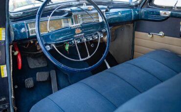 Chrysler-New-Yorker-2-Door-Club-Coupe-1942-2-Door-Coupe-32