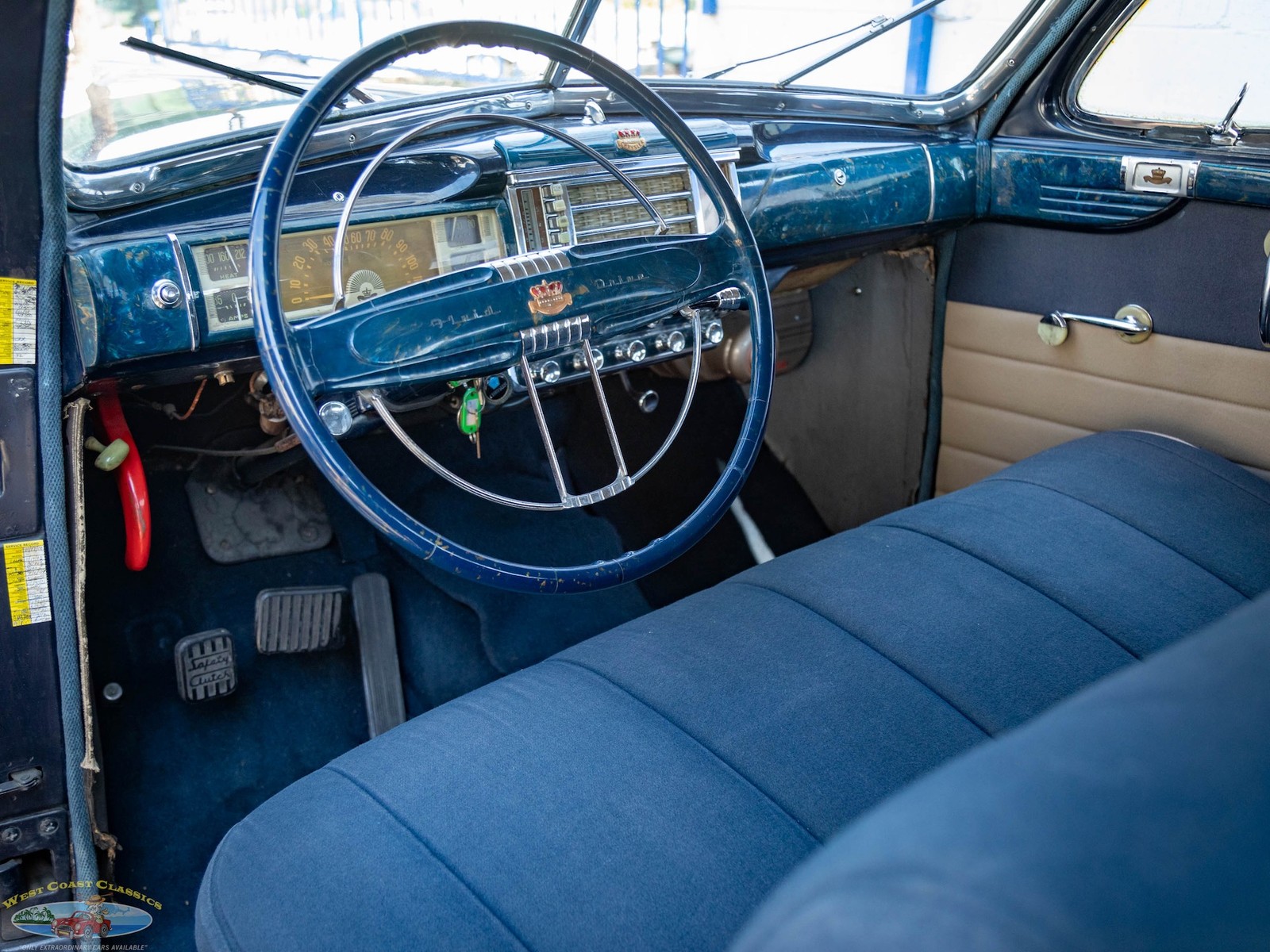 Chrysler-New-Yorker-2-Door-Club-Coupe-1942-2-Door-Coupe-32