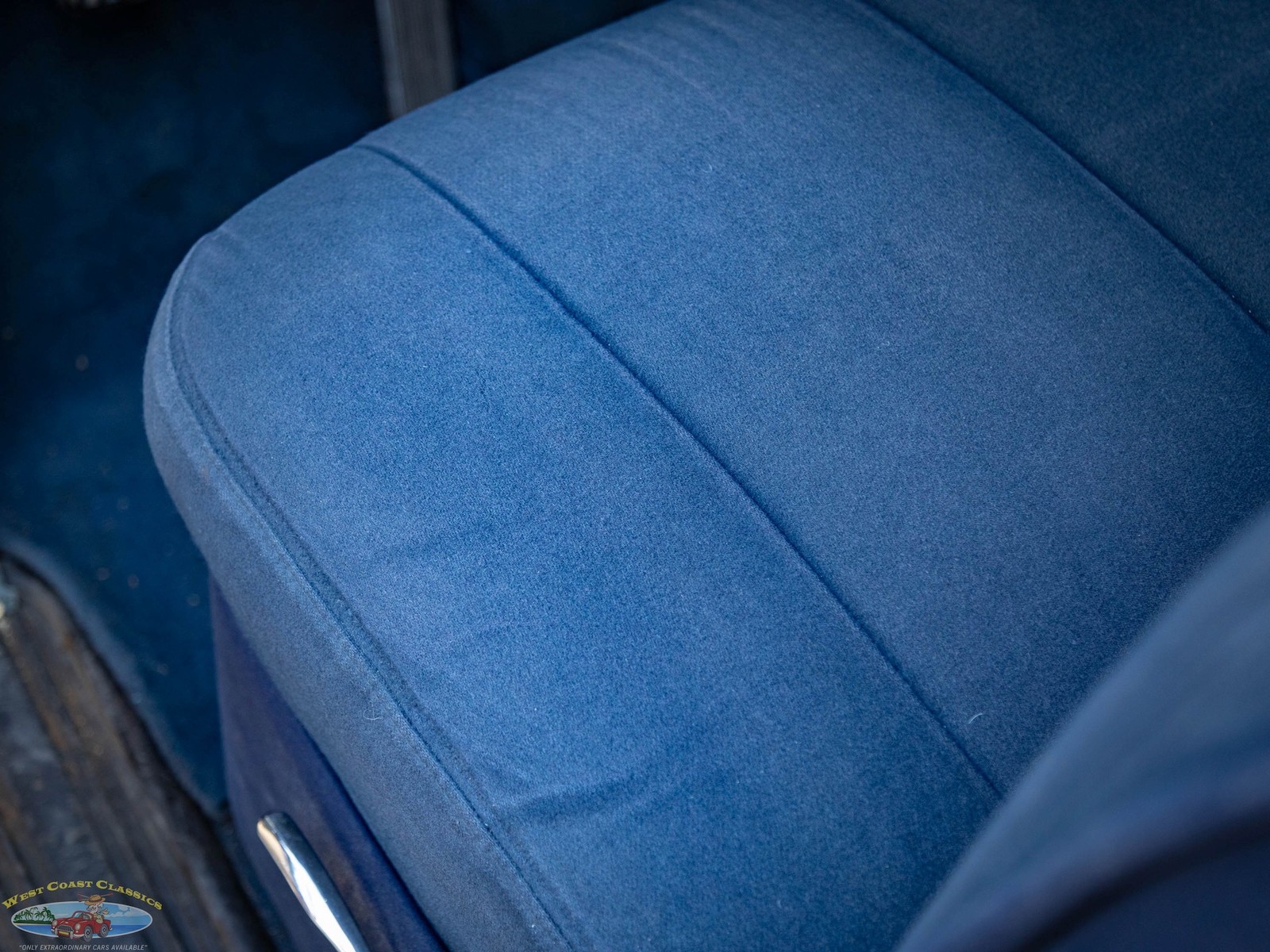 Chrysler-New-Yorker-2-Door-Club-Coupe-1942-2-Door-Coupe-34