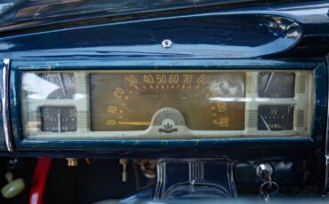 Chrysler-New-Yorker-2-Door-Club-Coupe-1942-2-Door-Coupe-36