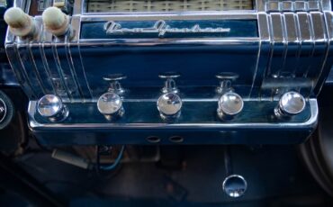 Chrysler-New-Yorker-2-Door-Club-Coupe-1942-2-Door-Coupe-37