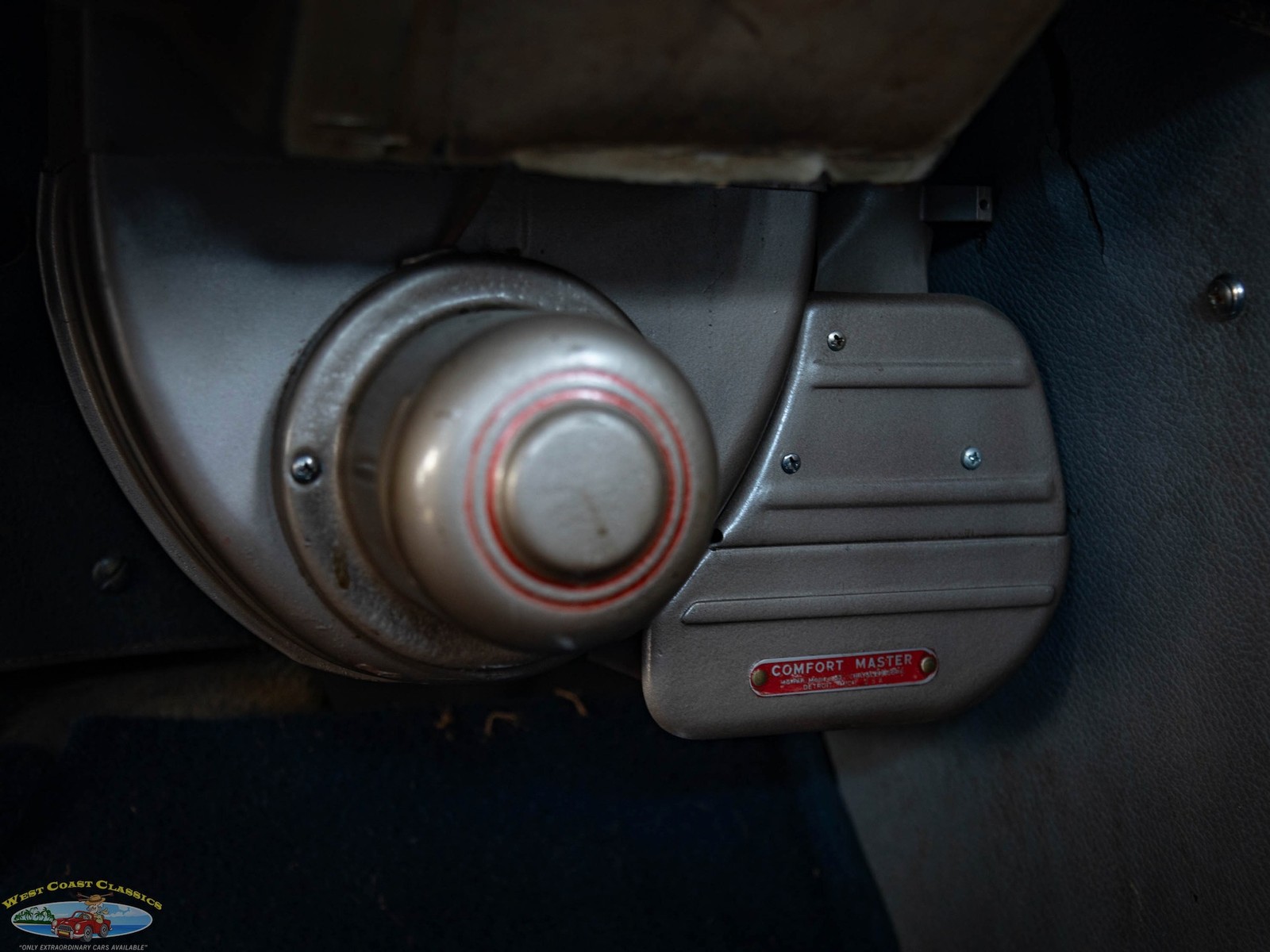 Chrysler-New-Yorker-2-Door-Club-Coupe-1942-2-Door-Coupe-38