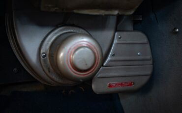 Chrysler-New-Yorker-2-Door-Club-Coupe-1942-2-Door-Coupe-38