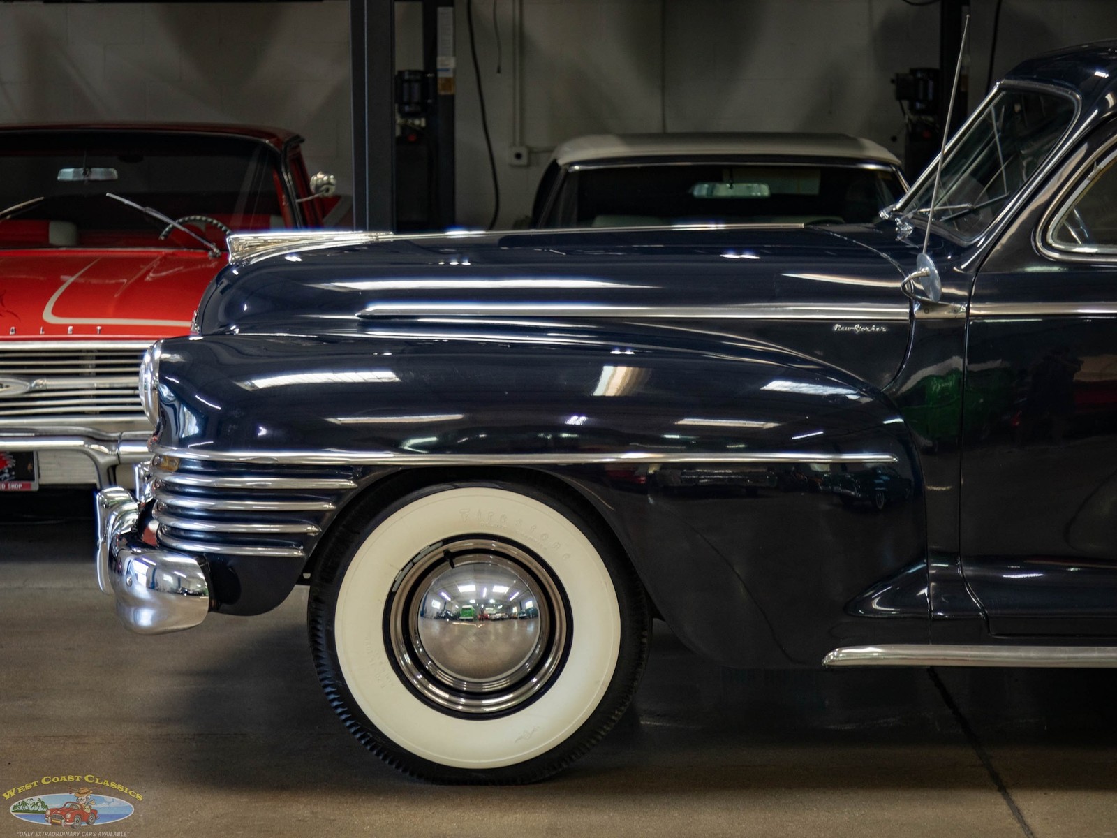 Chrysler-New-Yorker-2-Door-Club-Coupe-1942-2-Door-Coupe-4