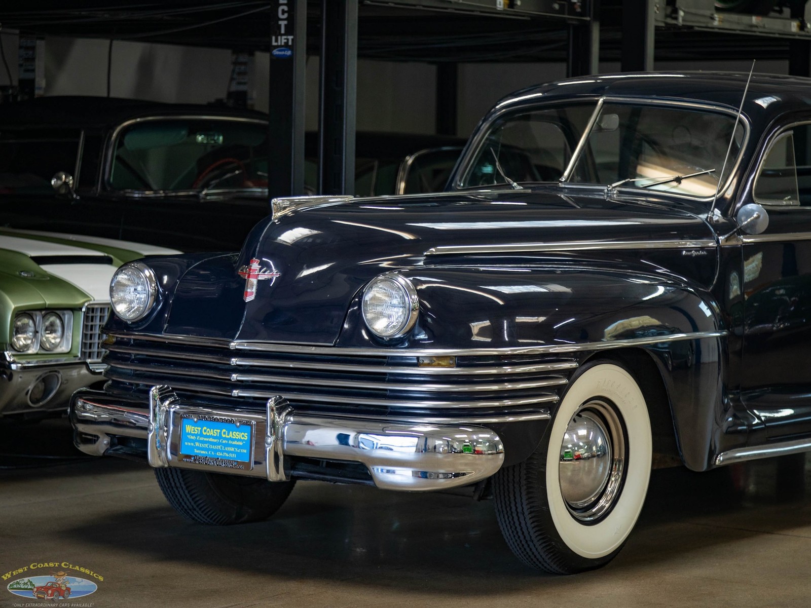 Chrysler-New-Yorker-2-Door-Club-Coupe-1942-2-Door-Coupe-8