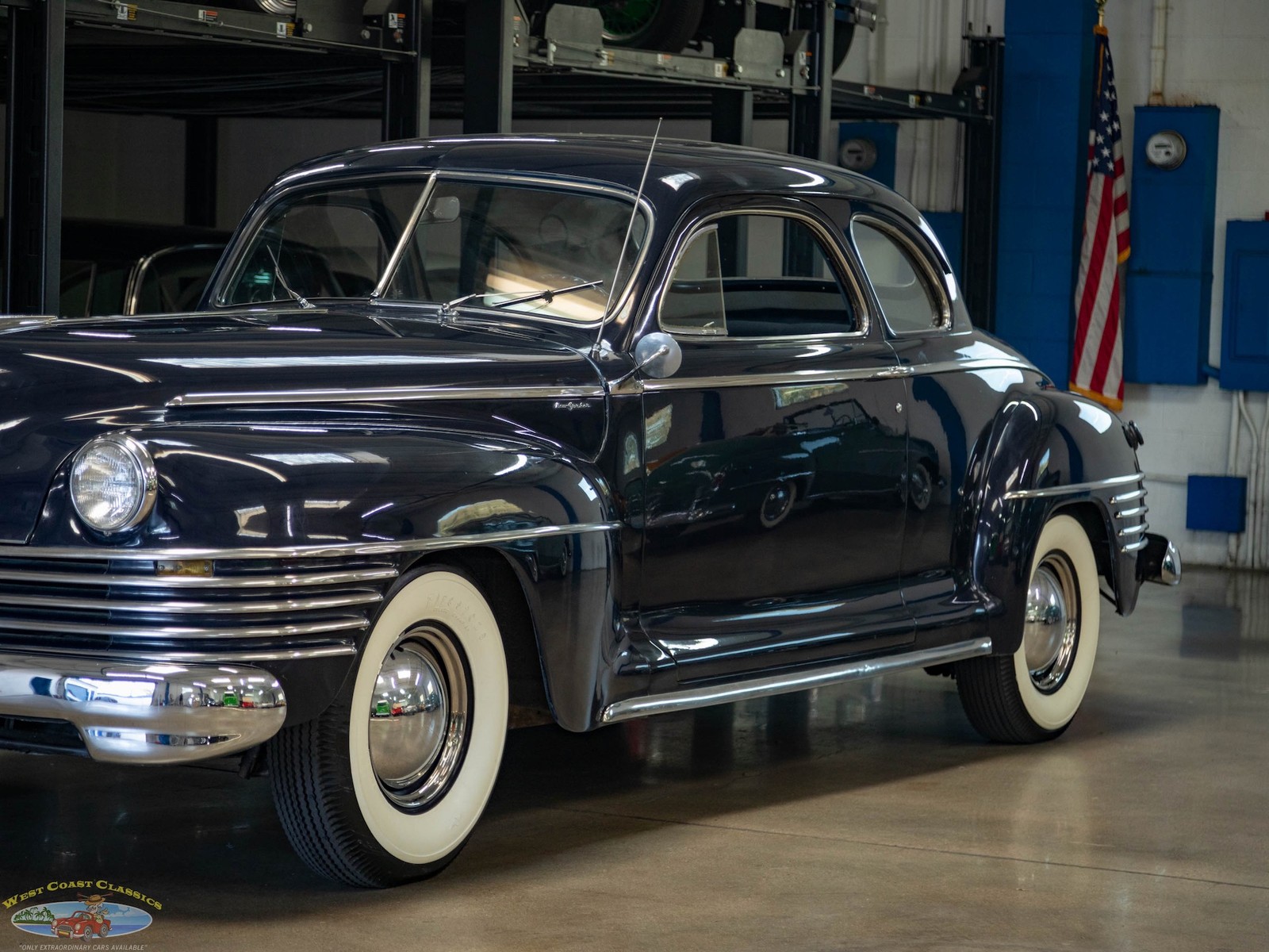 Chrysler-New-Yorker-2-Door-Club-Coupe-1942-2-Door-Coupe-9