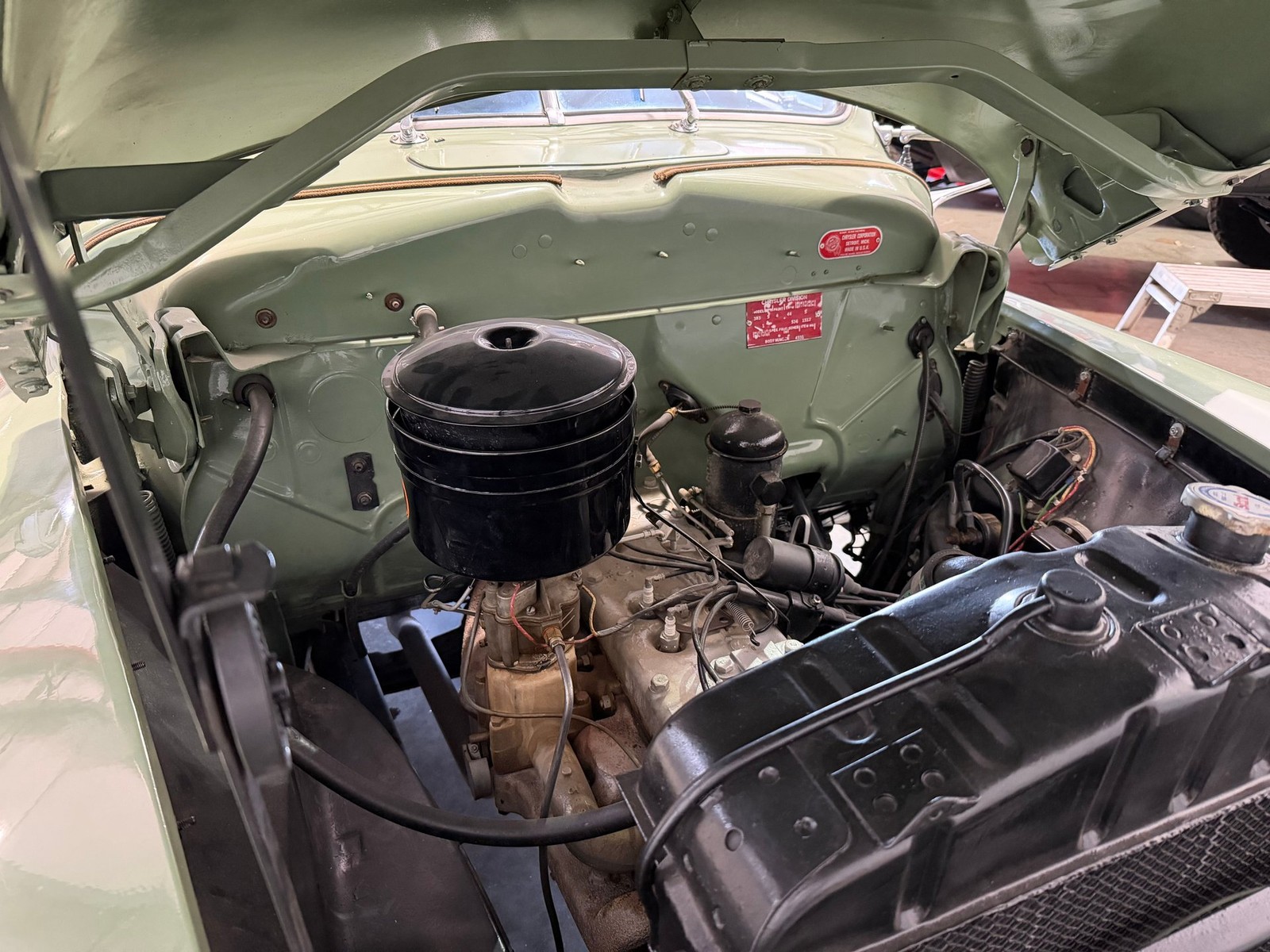 Chrysler-Town-and-Country-1947-Sedan-4