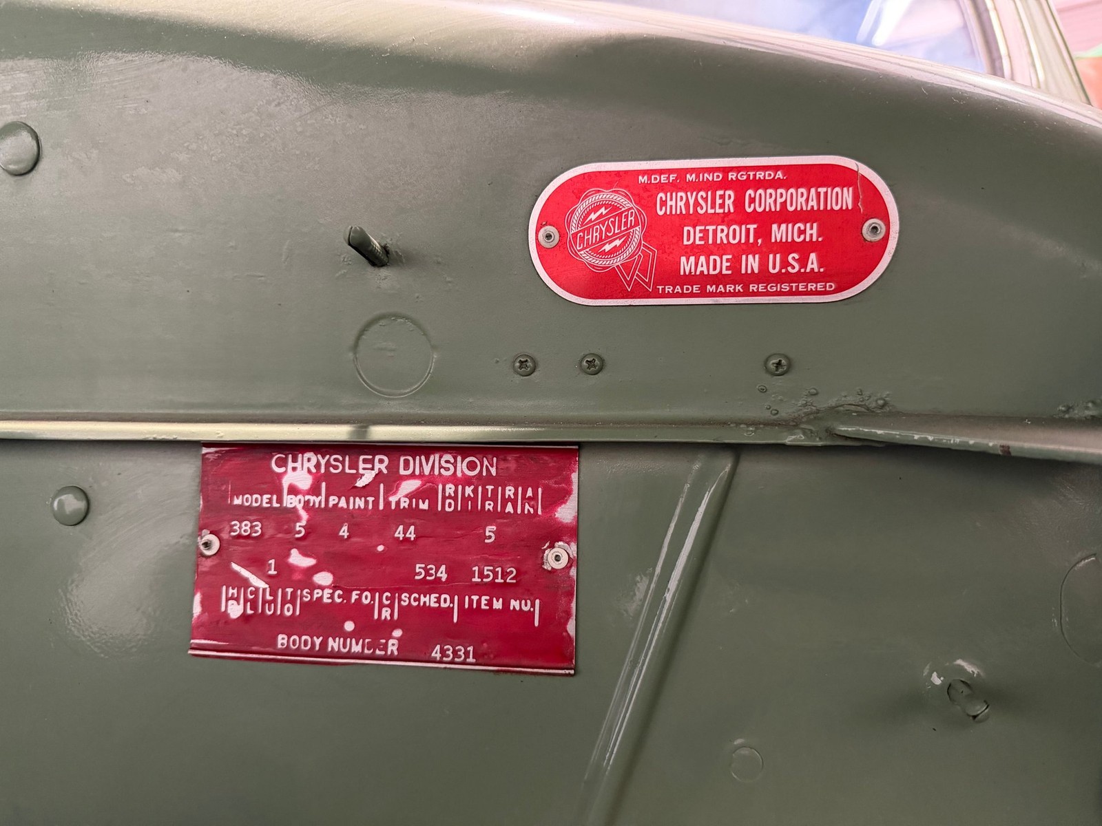 Chrysler-Town-and-Country-1947-Sedan-5