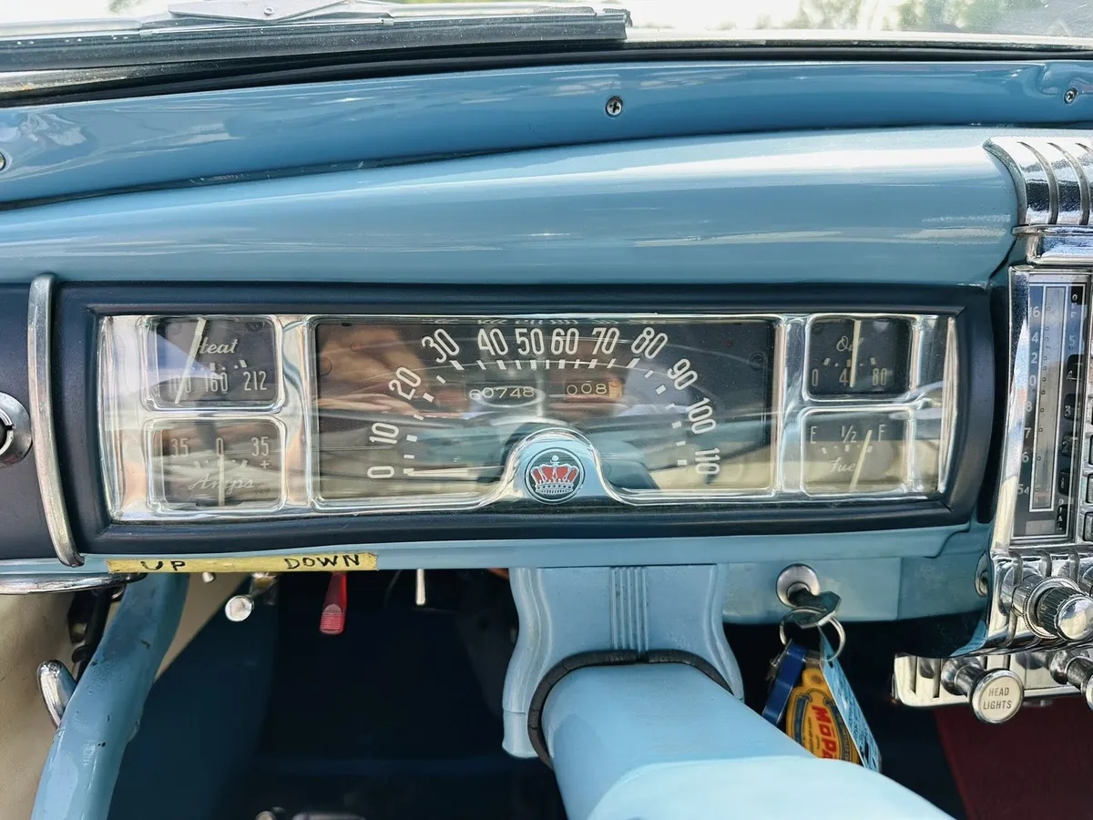 Chrysler-Windsor-1948-Light-Blue-Light-Blue-amp-White-10