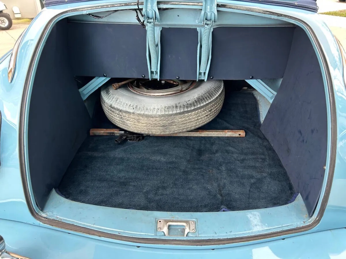 Chrysler-Windsor-1948-Light-Blue-Light-Blue-amp-White-19