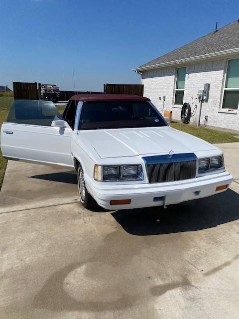 Chrysler-lebaron-1986-white-3