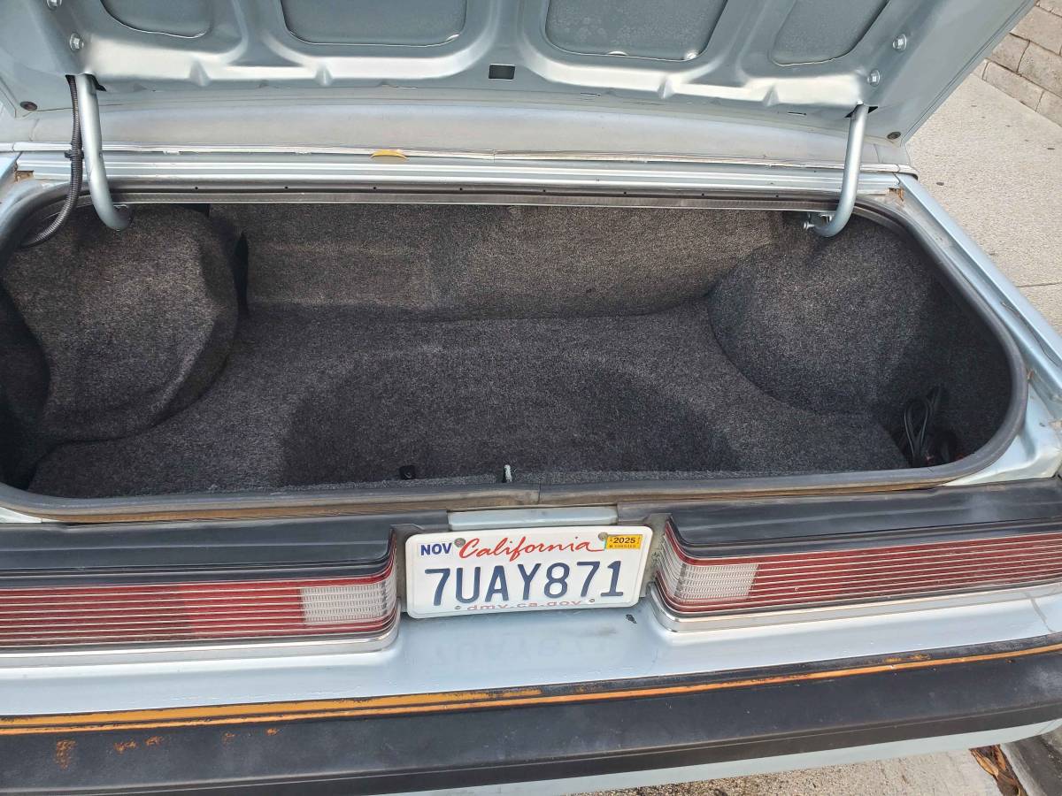 Chrysler-lebaron-1987-blue-10