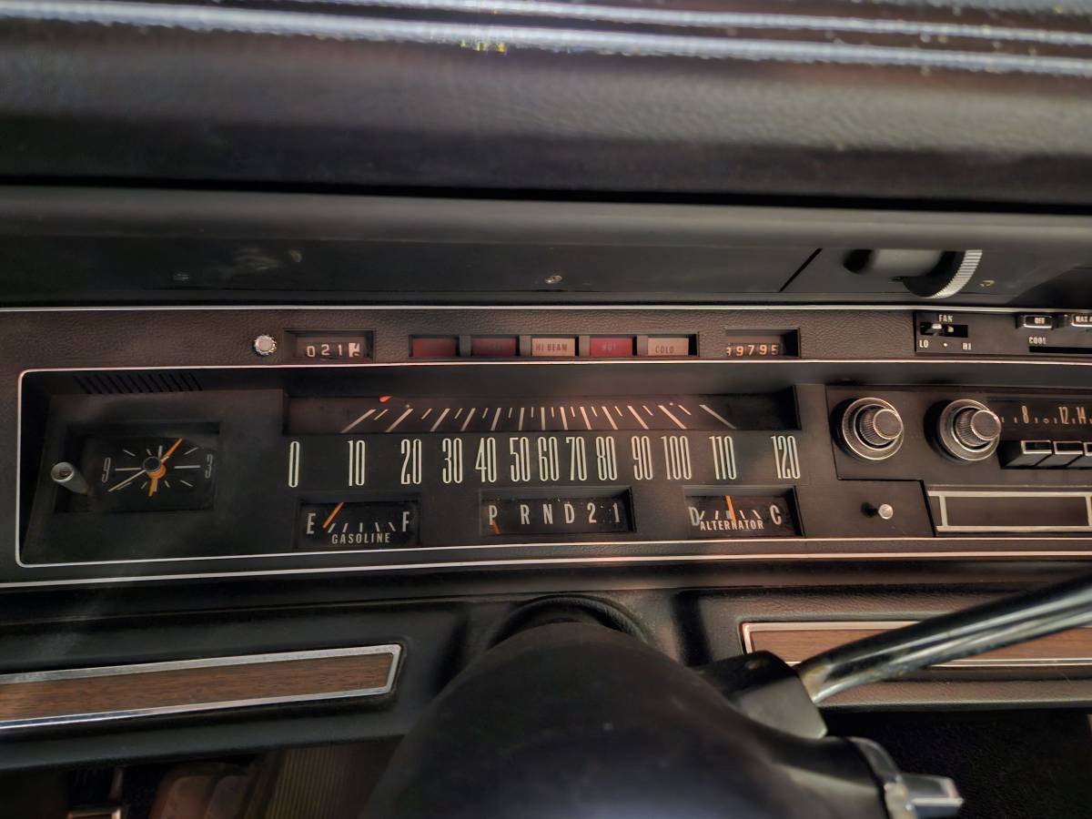 Chrysler-new-yorker-1972-brown-11