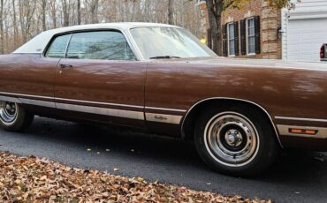 Chrysler-new-yorker-1972-brown