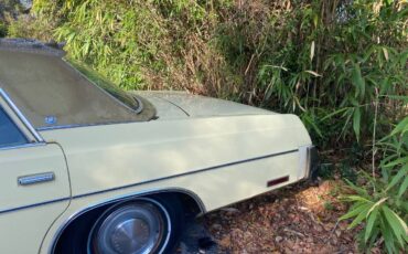 Chrysler-newport-1977-yellow-3