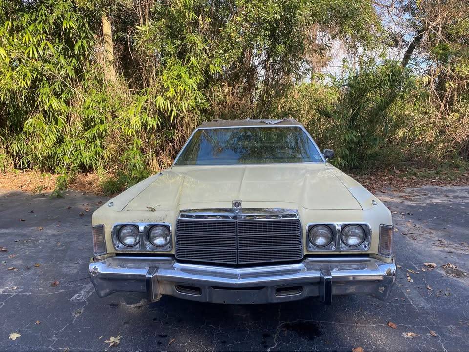 Chrysler-newport-1977-yellow-3