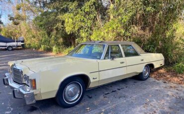 Chrysler-newport-1977-yellow