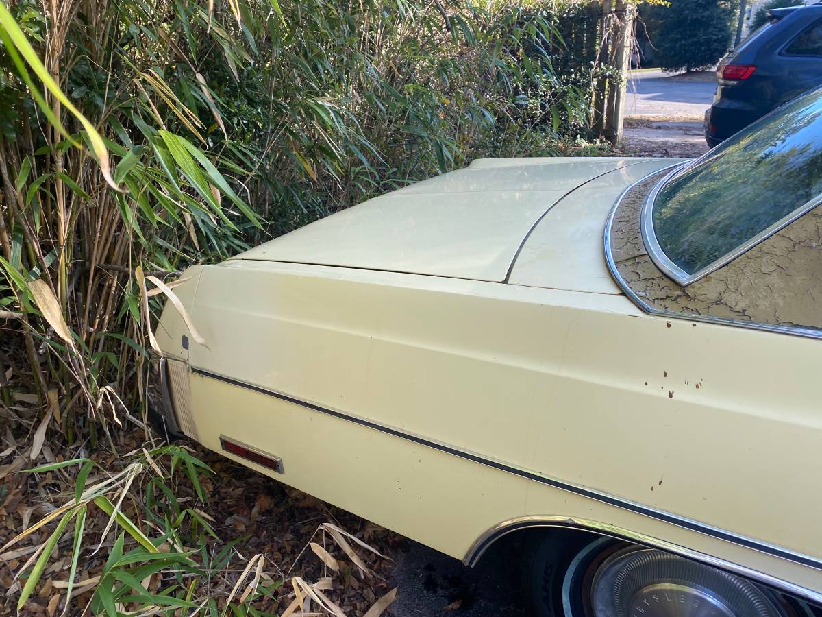 Chrysler-newport-1977-yellow-4