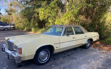 Chrysler-newport-1977-yellow