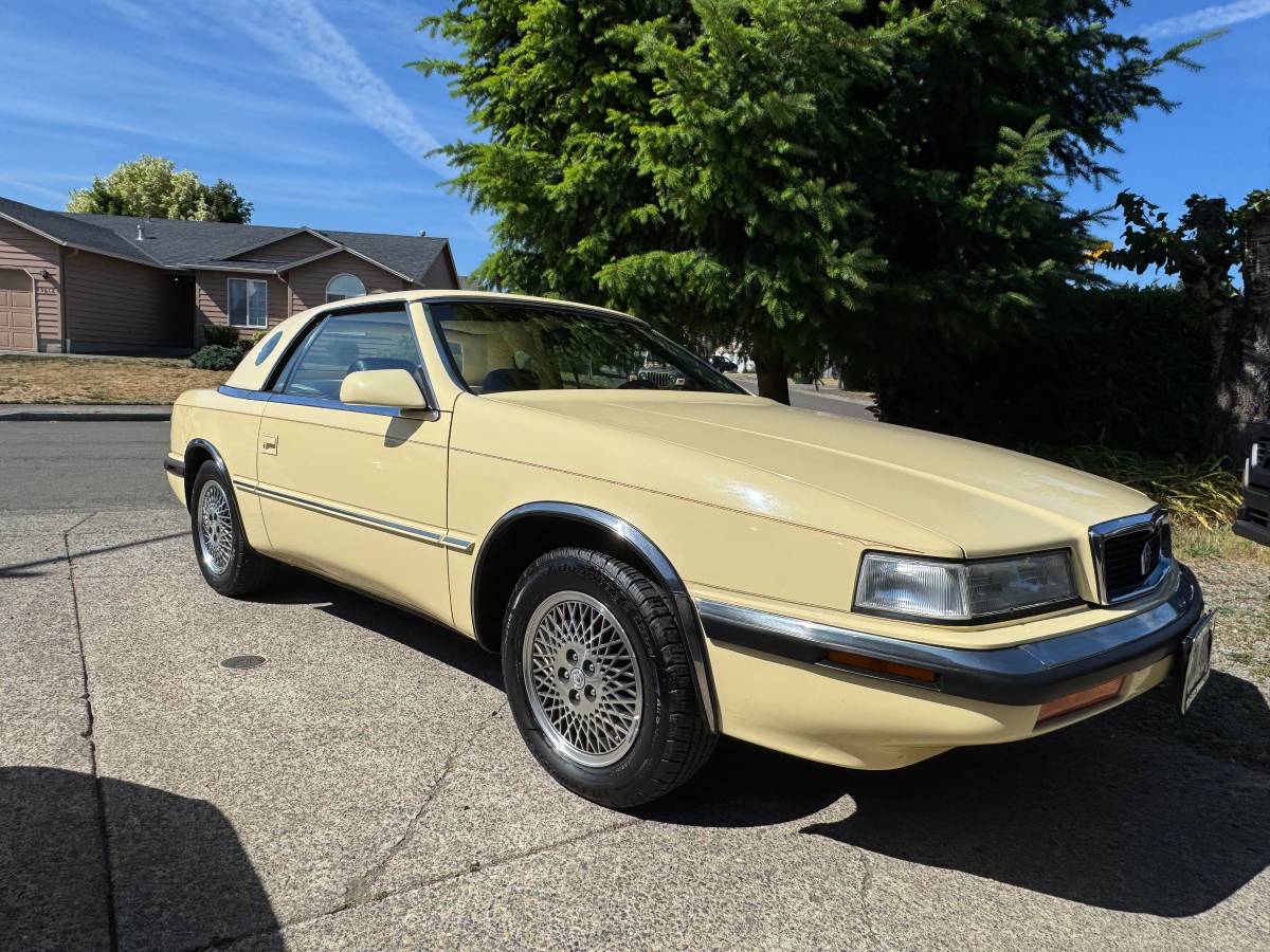 Chrysler-tc-by-maserati-1991-yellow-3