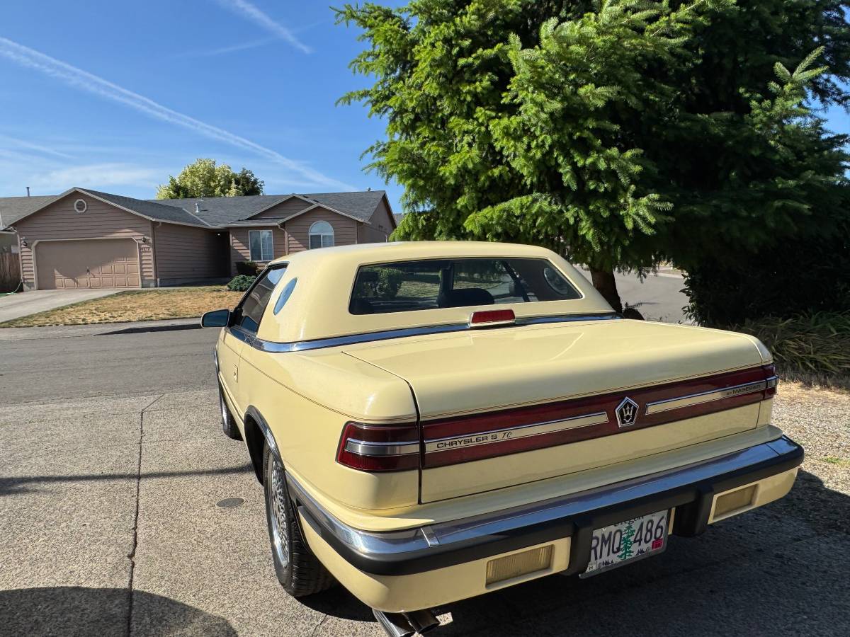 Chrysler-tc-by-maserati-1991-yellow-4