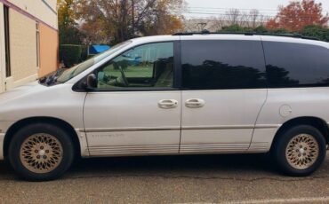 Chrysler-town-amp-country-1996-1