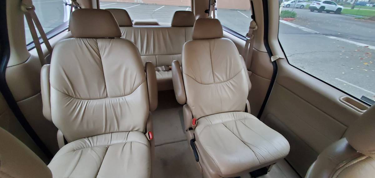 Chrysler-town-amp-country-1996-3