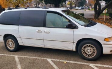 Chrysler-town-amp-country-1996