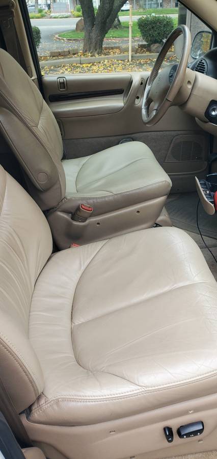 Chrysler-town-amp-country-1996-4