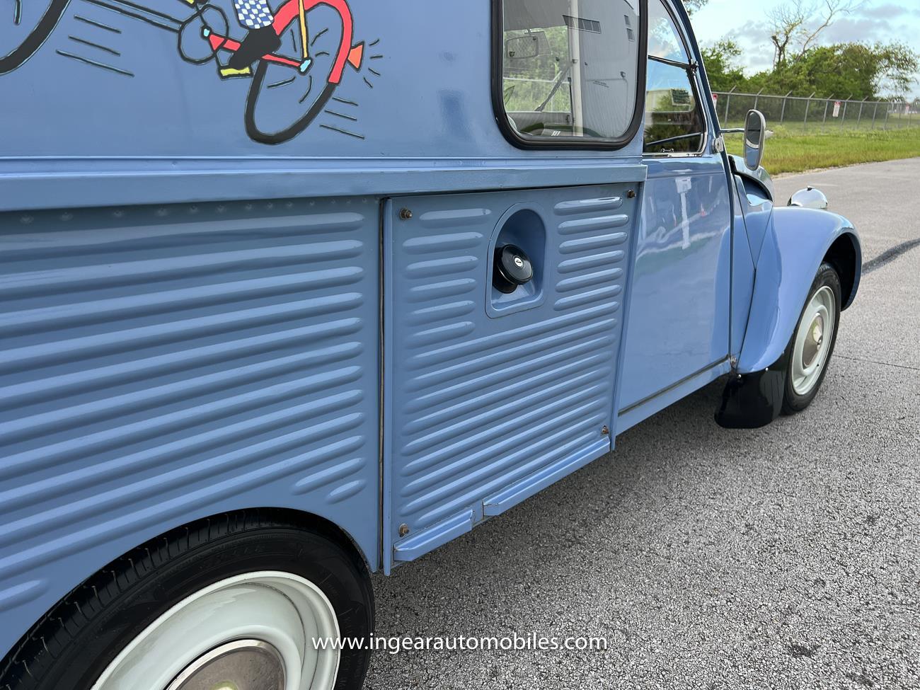 Citroen-1971-coupe-30