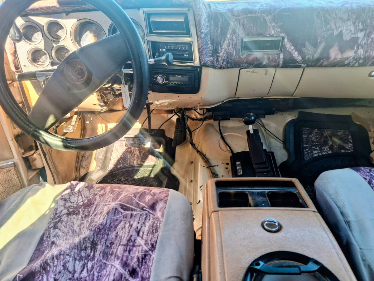 Classic-gmc-sierra-1984-13