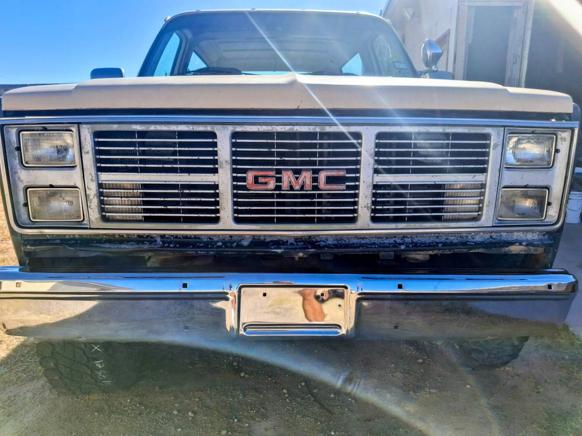 Classic-gmc-sierra-1984-4