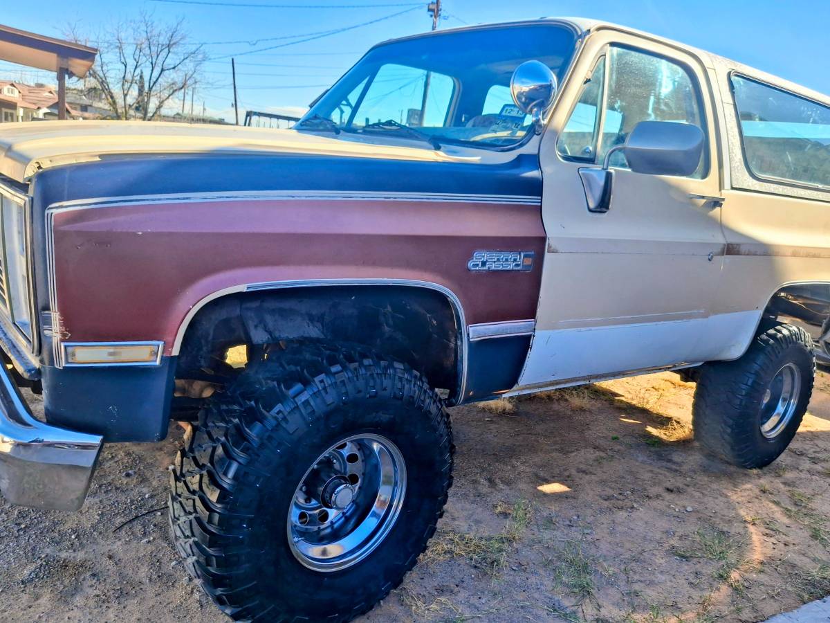 Classic-gmc-sierra-1984-5