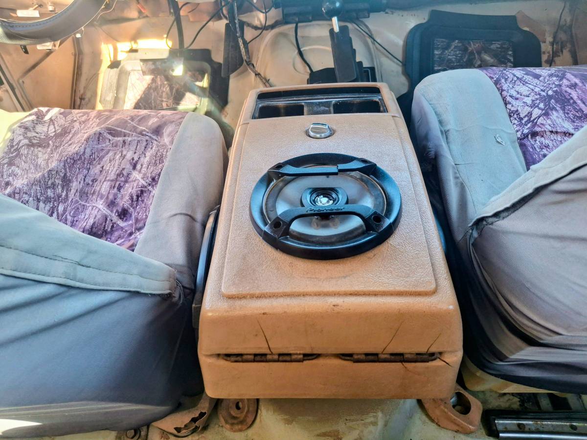 Classic-gmc-sierra-1984-9