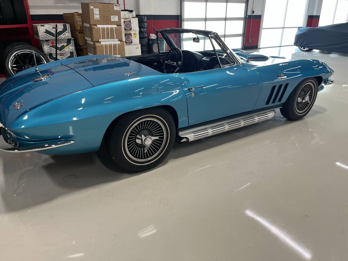 Corvette-convertible-1966-blue-1