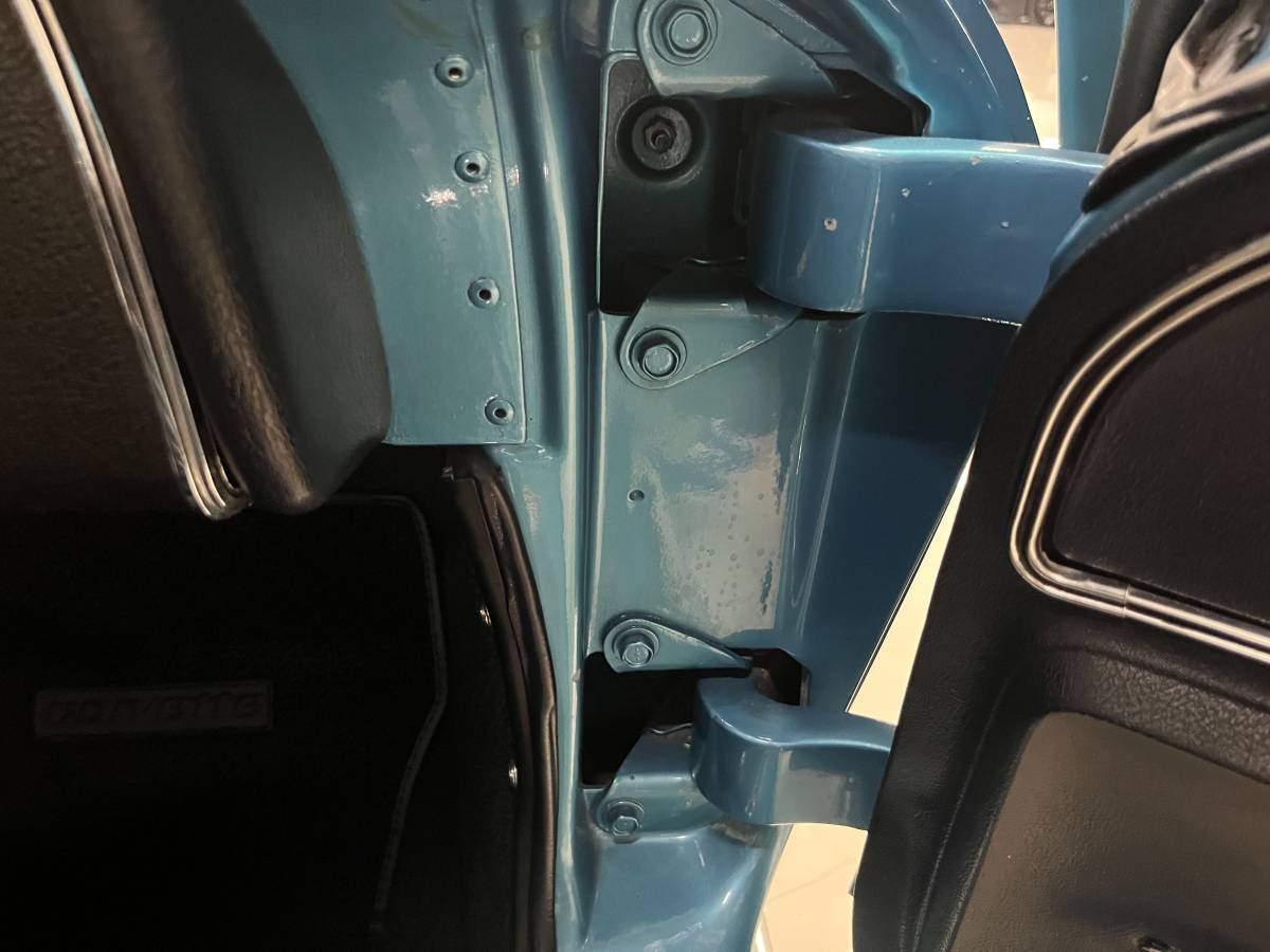 Corvette-convertible-1966-blue-10