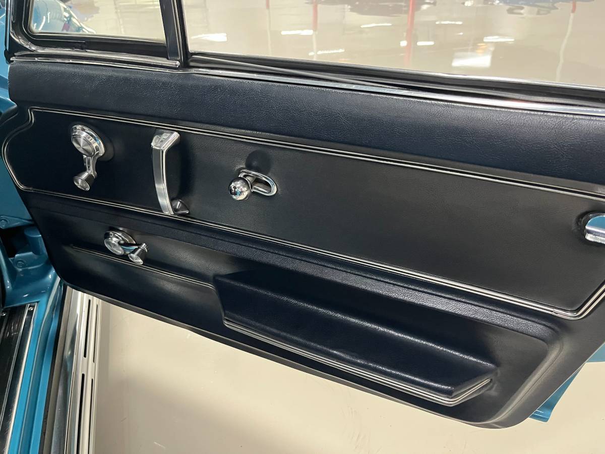 Corvette-convertible-1966-blue-11