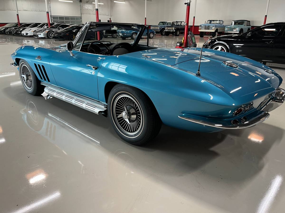 Corvette-convertible-1966-blue-12