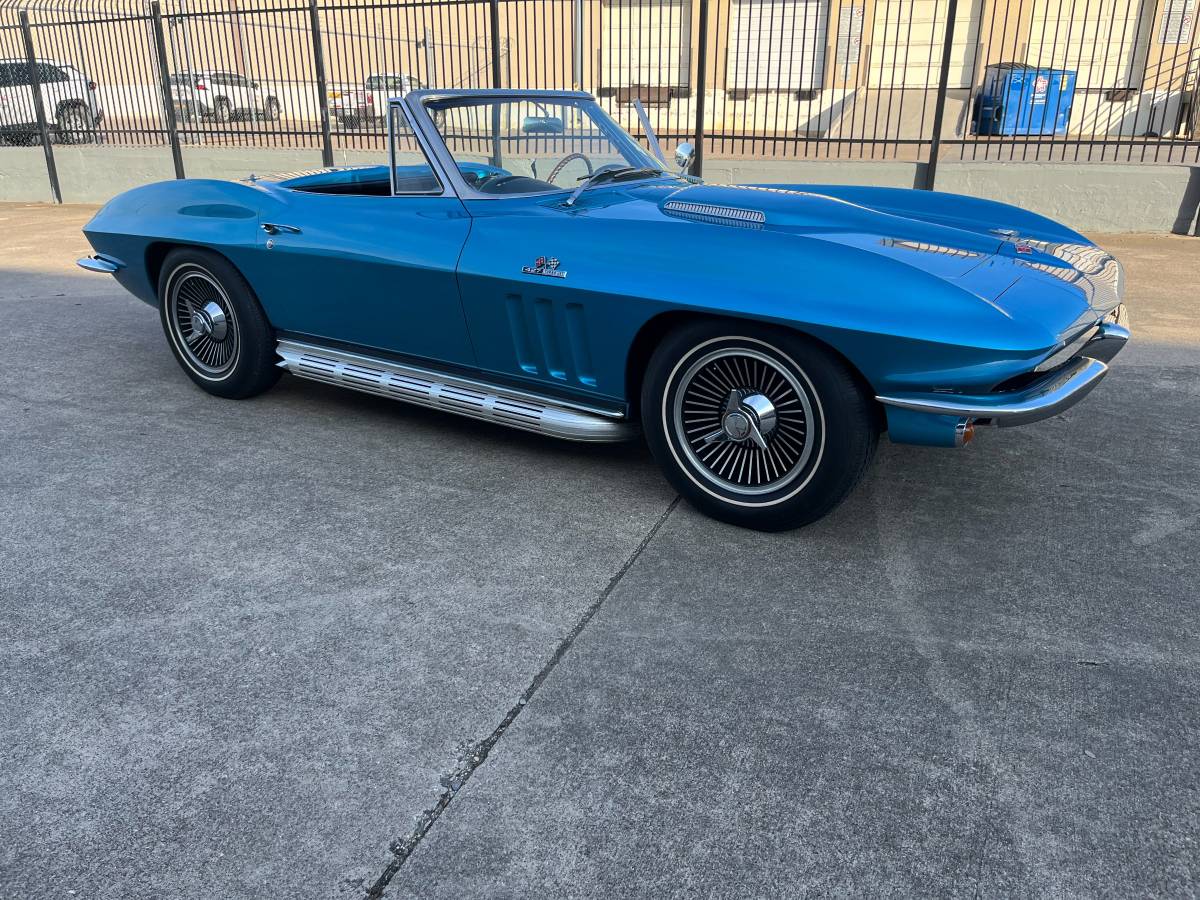 Corvette-convertible-1966-blue-15