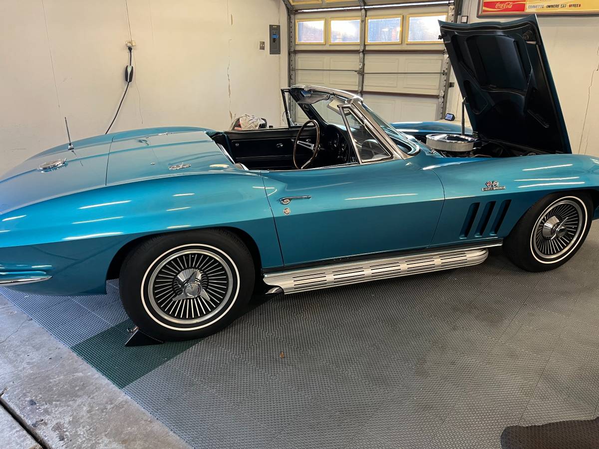 Corvette-convertible-1966-blue-16
