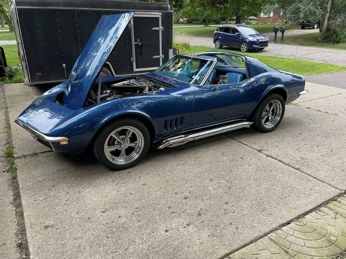 Corvette-coupe-1968-blue-12