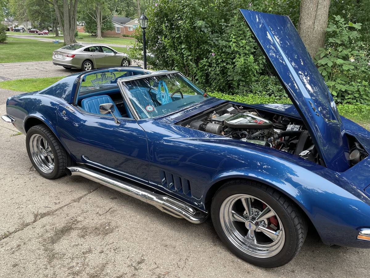 Corvette-coupe-1968-blue-13
