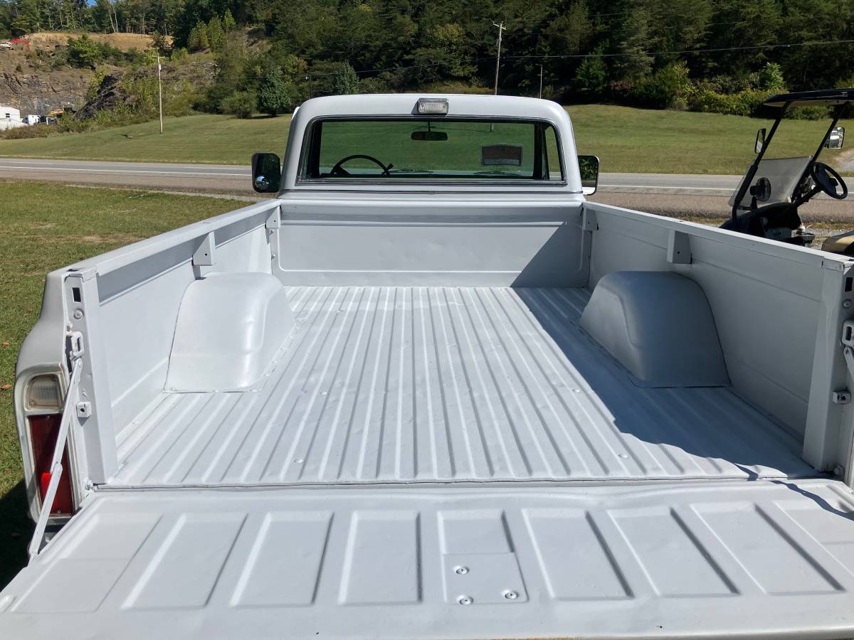 Cst10-chevy-pickup-1970-grey-3