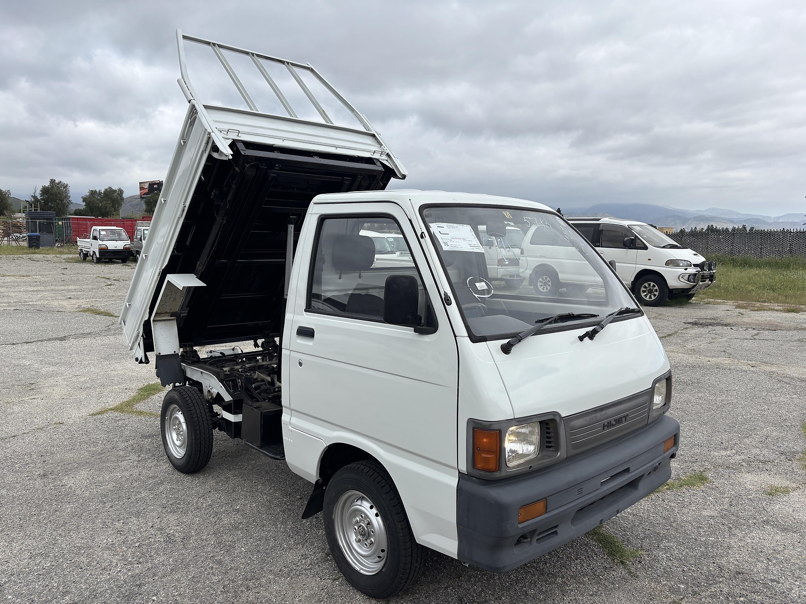 Daihatsu-Hijet-1993-Scissors-dump-39